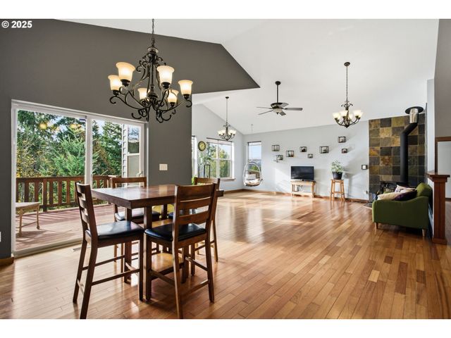 156 WETLEAU Dr, Lowell, OR 97452