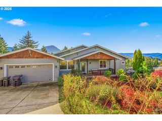 156 WETLEAU Dr, Lowell, OR 97452