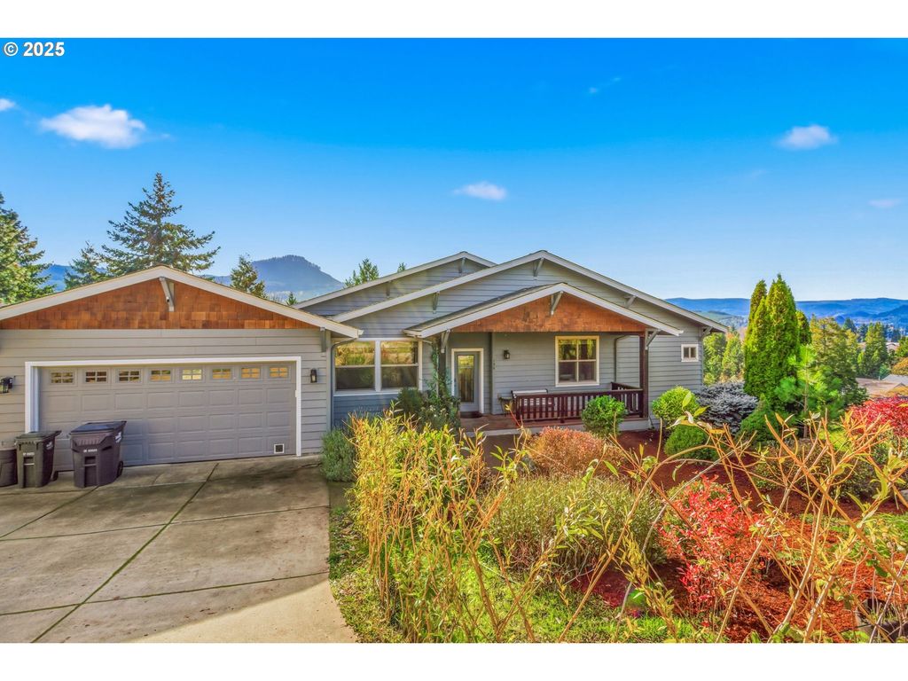156 WETLEAU Dr, Lowell, OR 97452