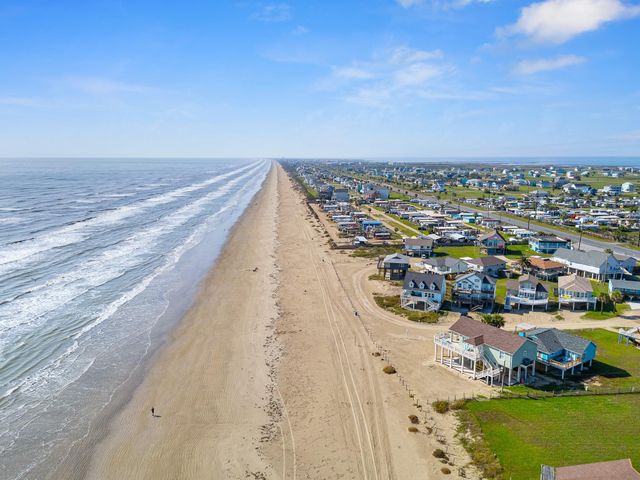 17812 Vera Cruz Boulevard, Galveston, TX 77554