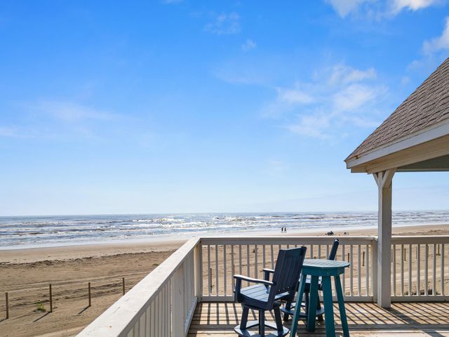 17812 Vera Cruz Boulevard, Galveston, TX 77554