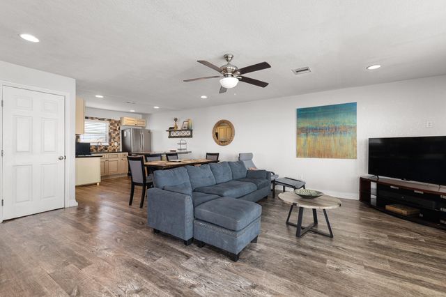 17812 Vera Cruz Boulevard, Galveston, TX 77554