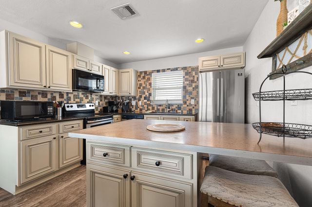 17812 Vera Cruz Boulevard, Galveston, TX 77554