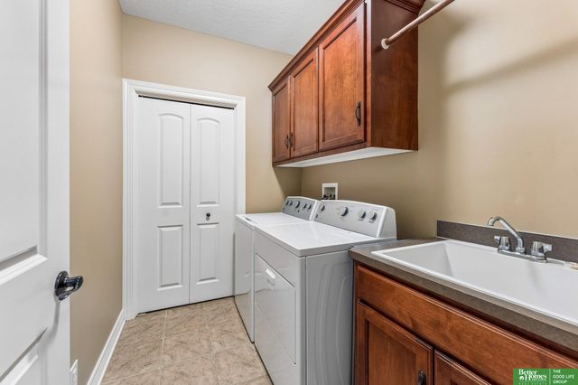 7608 Crawford Street, Papillion, NE 68046