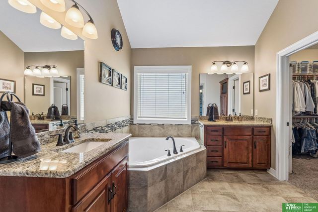 7608 Crawford Street, Papillion, NE 68046