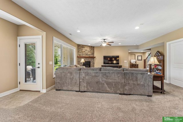 7608 Crawford Street, Papillion, NE 68046