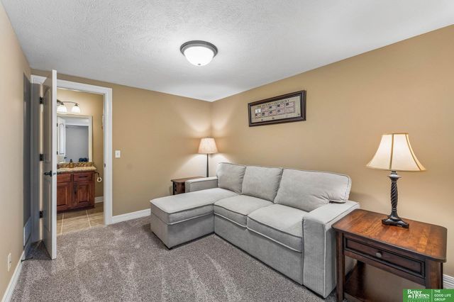 7608 Crawford Street, Papillion, NE 68046