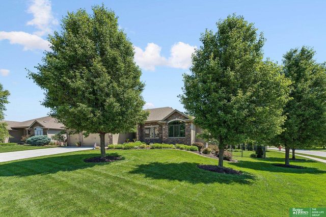 7608 Crawford Street, Papillion, NE 68046