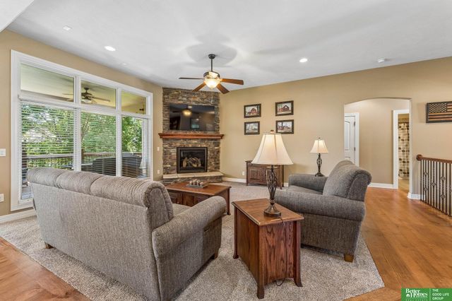7608 Crawford Street, Papillion, NE 68046