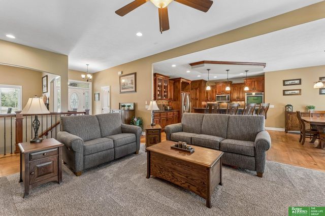 7608 Crawford Street, Papillion, NE 68046