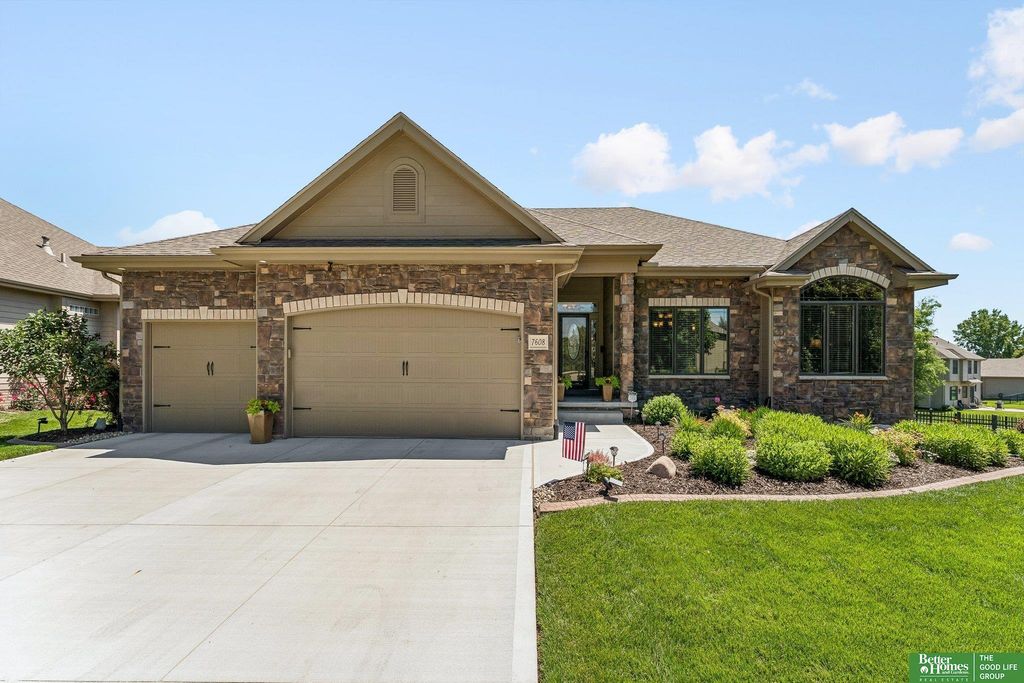 7608 Crawford Street, Papillion, NE 68046