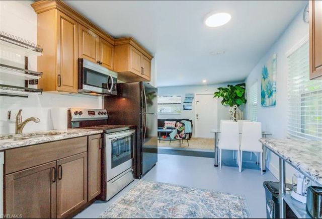 1780 Smugglers Cv Apt B, Naples, FL 34112