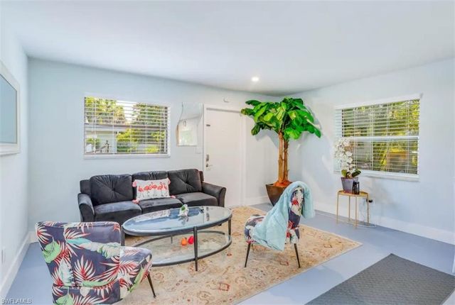 1780 Smugglers Cv Apt B, Naples, FL 34112