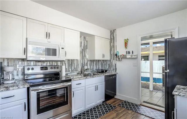 1780 Smugglers Cv Apt B, Naples, FL 34112