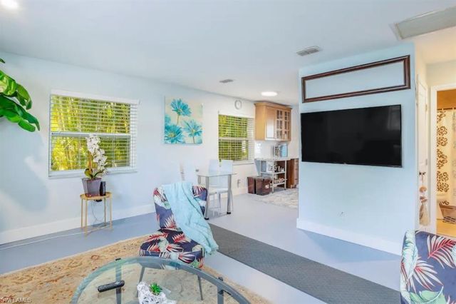 1780 Smugglers Cv Apt B, Naples, FL 34112