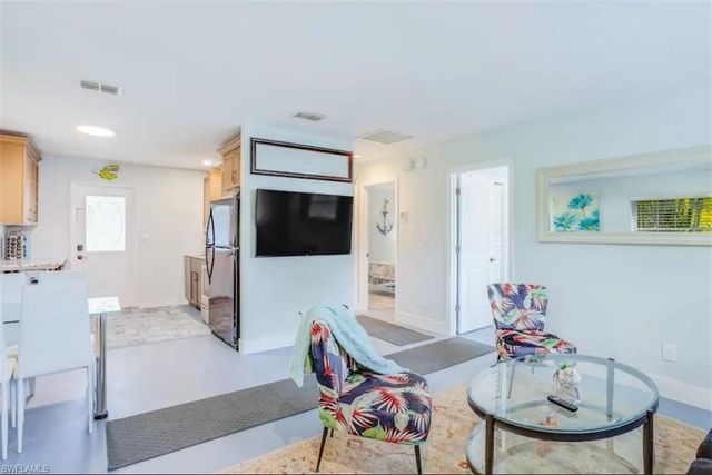 1780 Smugglers Cv Apt B, Naples, FL 34112