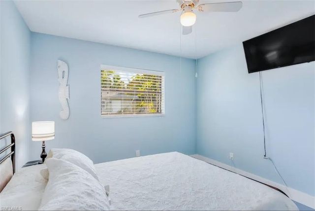 1780 Smugglers Cv Apt B, Naples, FL 34112