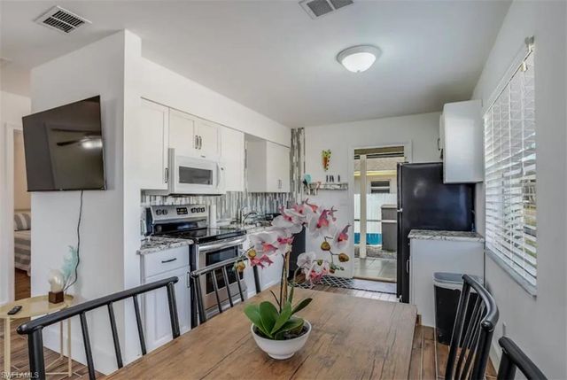 1780 Smugglers Cv Apt B, Naples, FL 34112