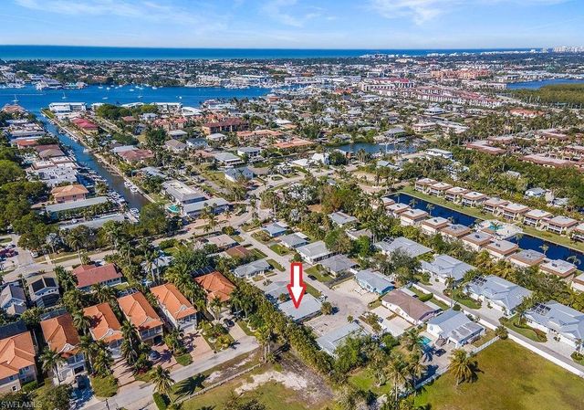 1780 Smugglers Cv Apt B, Naples, FL 34112