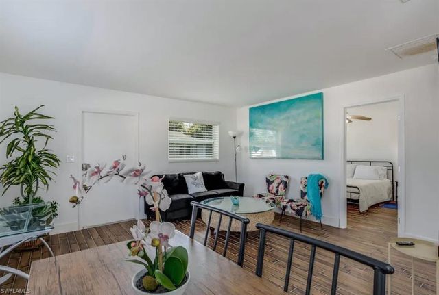 1780 Smugglers Cv Apt B, Naples, FL 34112