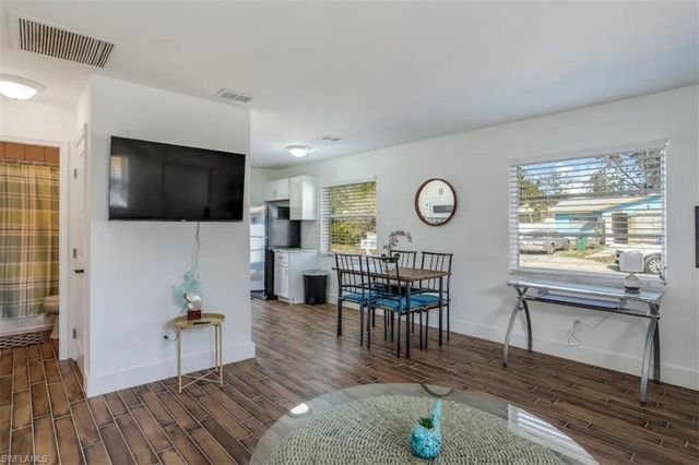 1780 Smugglers Cv Apt B, Naples, FL 34112