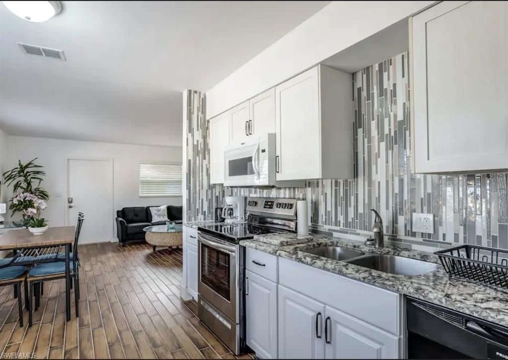 1780 Smugglers Cv Apt B, Naples, FL 34112