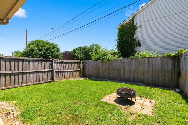 112 Strawberry Lane, Nicholasville, KY 40356