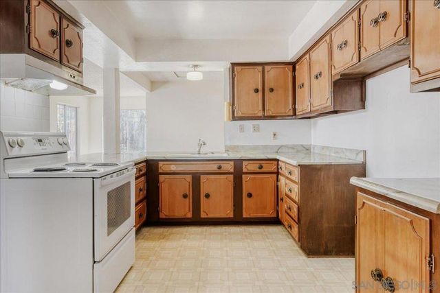 2120 E 20th Street, National City, CA 91950