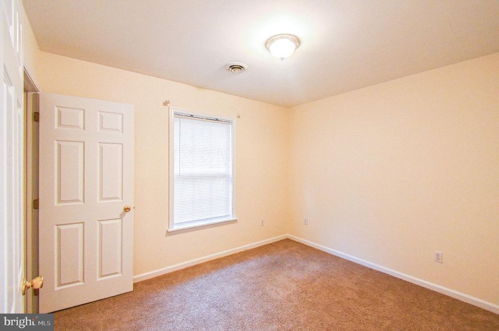 Image 11 of property listing at 1004 GRANITE CT, Salisbury, MD 21804