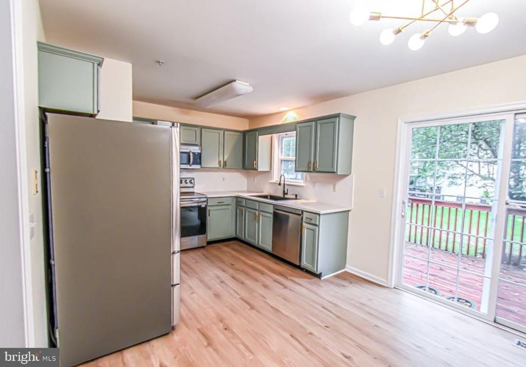 Image 3 of property listing at 1004 GRANITE CT, Salisbury, MD 21804