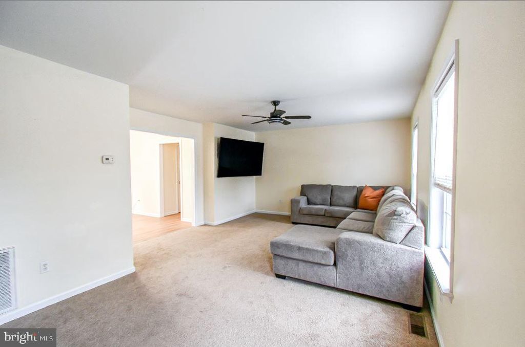 Image 5 of property listing at 1004 GRANITE CT, Salisbury, MD 21804