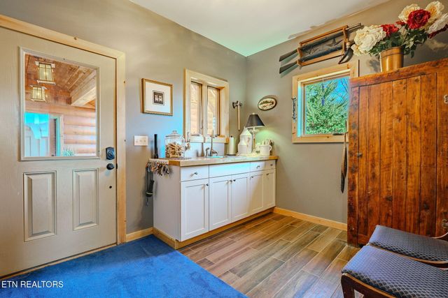 1642 Little Cove Rd, Sevierville, TN 37862