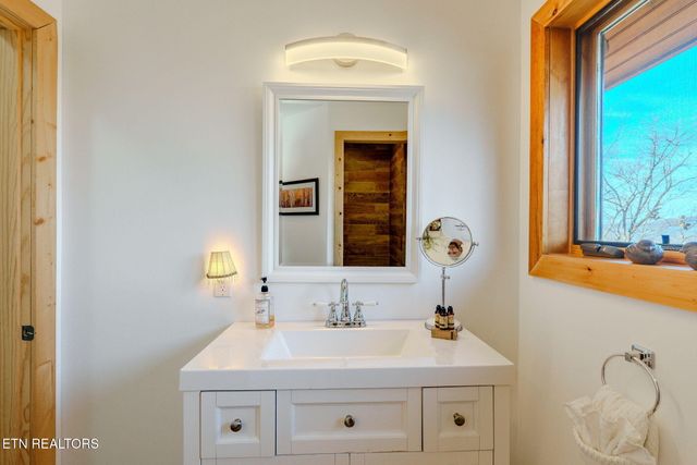 1642 Little Cove Rd, Sevierville, TN 37862