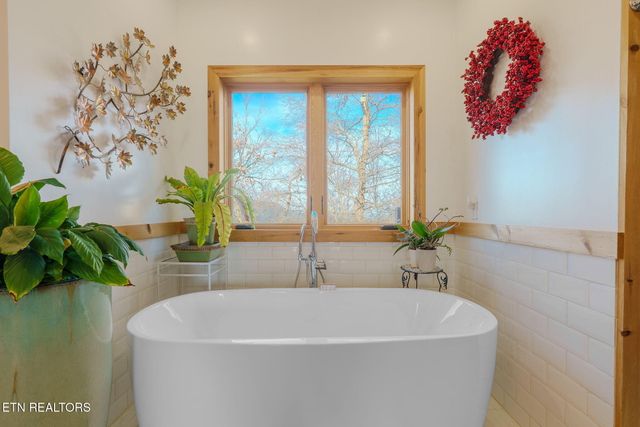 1642 Little Cove Rd, Sevierville, TN 37862