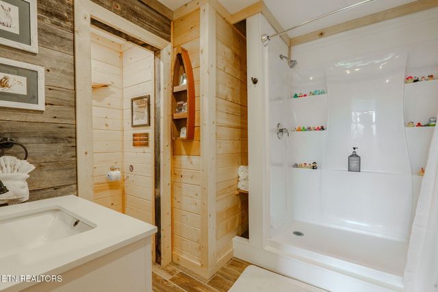 1642 Little Cove Rd, Sevierville, TN 37862