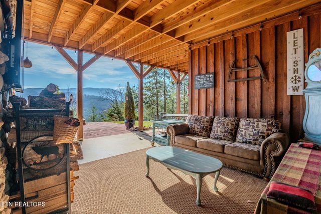 1642 Little Cove Rd, Sevierville, TN 37862