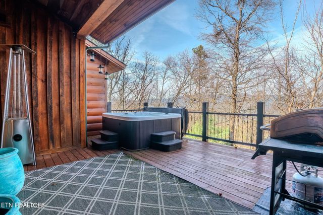 1642 Little Cove Rd, Sevierville, TN 37862