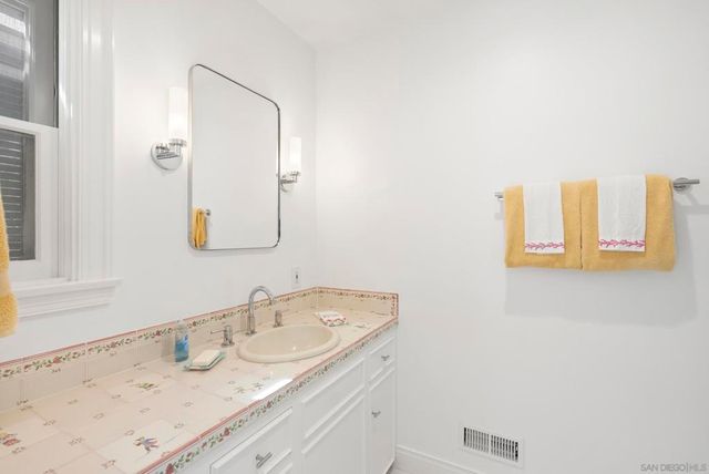 6021 Vista De La Mesa, La Jolla, CA 92037