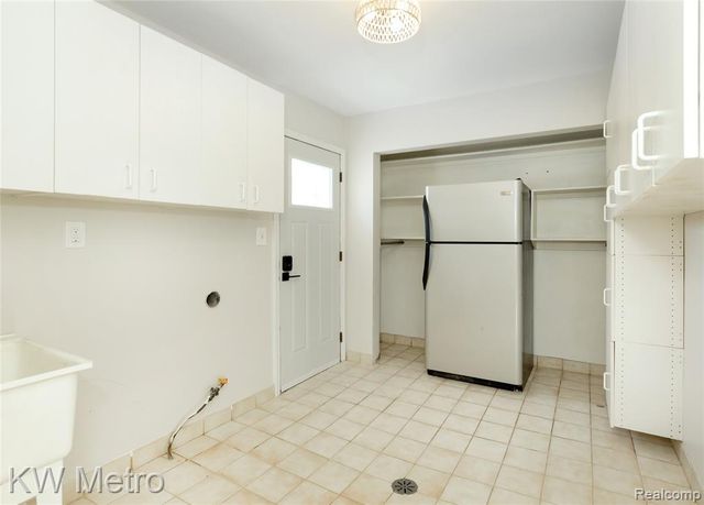 2408 Otter Street, Warren, MI 48092