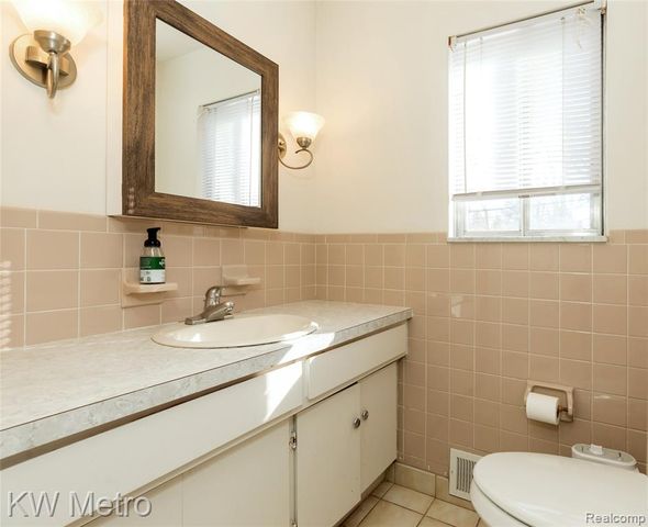 2408 Otter Street, Warren, MI 48092