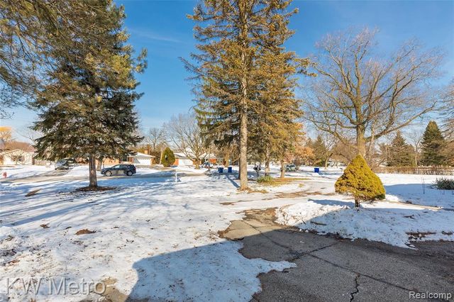 2408 Otter Street, Warren, MI 48092