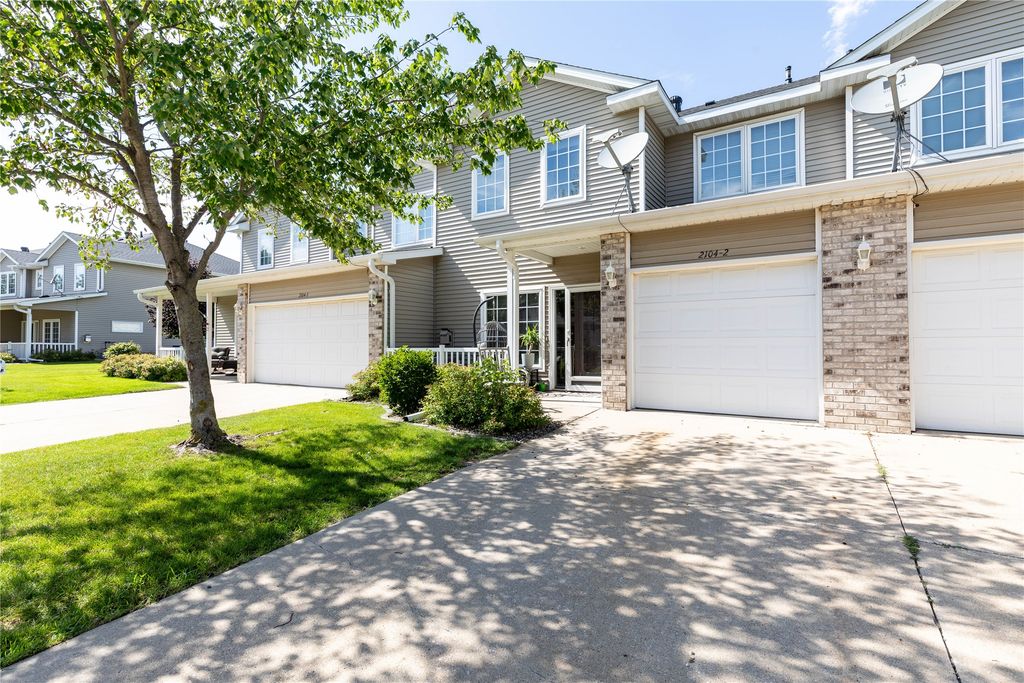 2104 NW Ashton Lane 2, Ankeny, IA 50023