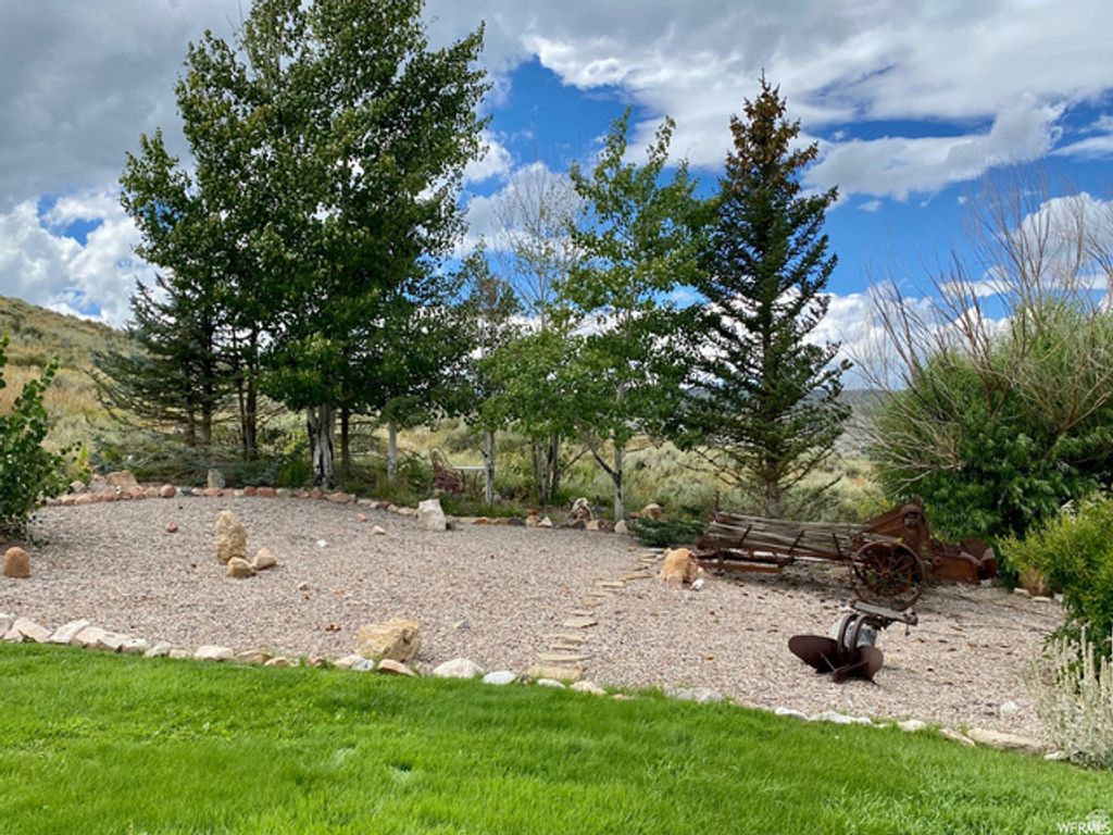 Image 18 of property listing at 972 E RIDGEWAY LOOP #228, Garden City, UT 84028