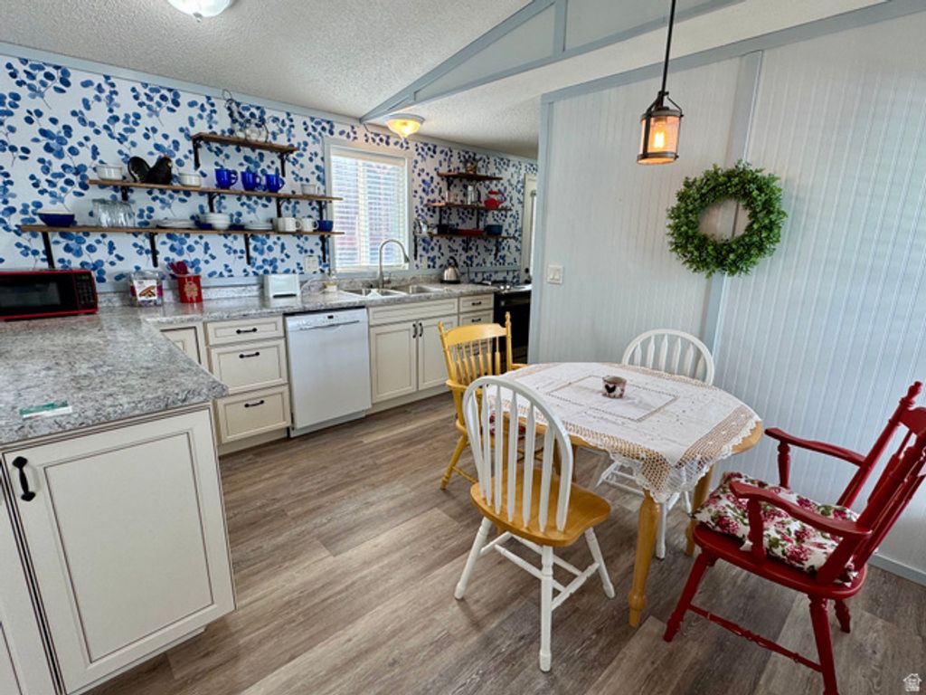 Image 6 of property listing at 972 E RIDGEWAY LOOP #228, Garden City, UT 84028