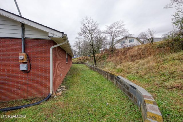 501 Westbury Drive, Clinton, TN 37716