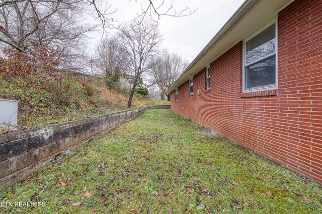 501 Westbury Drive, Clinton, TN 37716