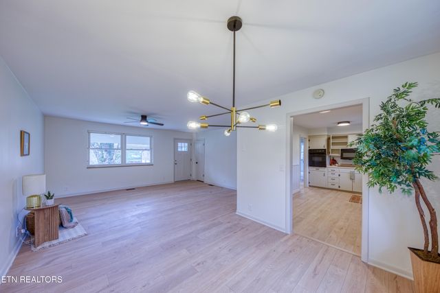 501 Westbury Drive, Clinton, TN 37716