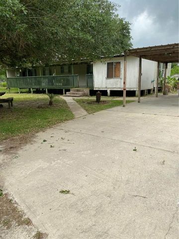 2130 Hayes Road, Winnie, TX 77665