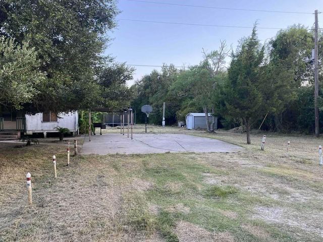 2130 Hayes Road, Winnie, TX 77665