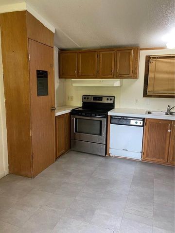 2130 Hayes Road, Winnie, TX 77665